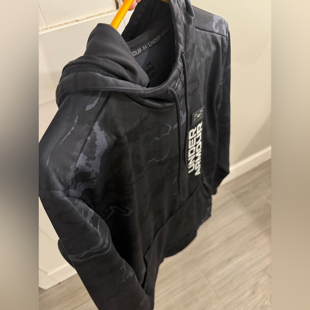 Under Armour Hoodie Size Large, black camo